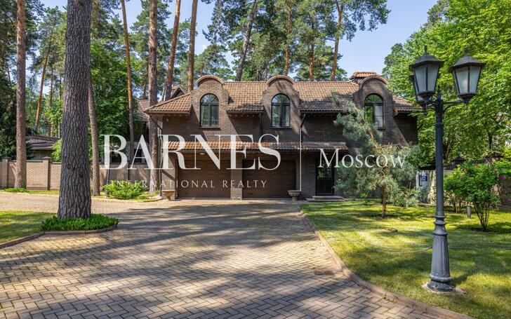 2-этажный коттедж 1 400 м² с отделкой