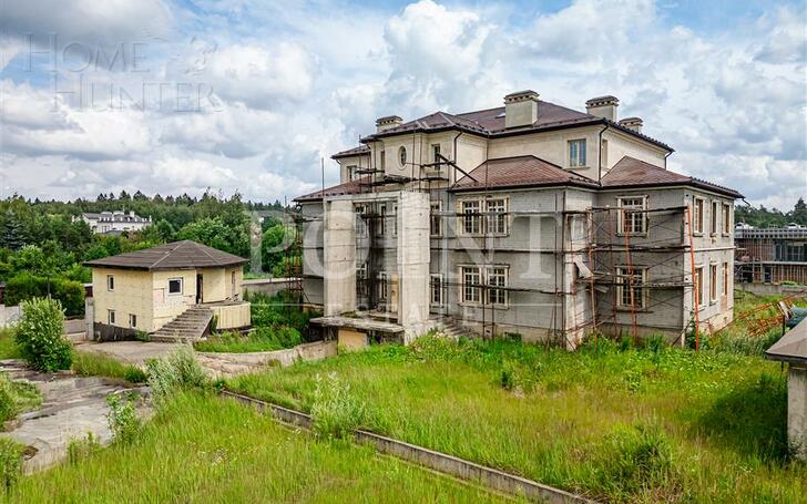 3-этажный коттедж 1 230 м² без отделки