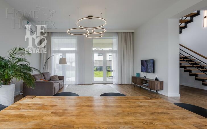 2-этажный коттедж 260 м² с отделкой