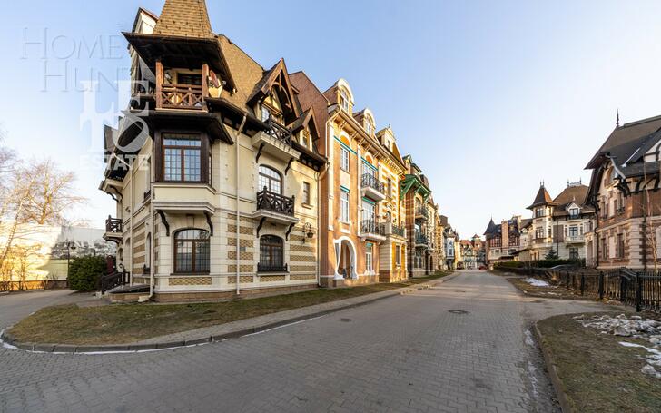 4-этажный таунхаус 395 м² без отделки