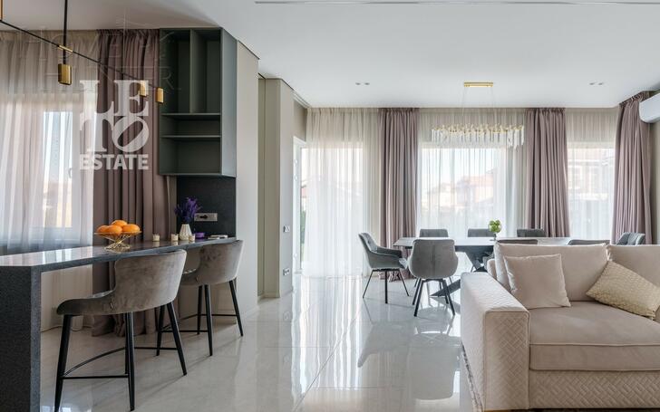 2-этажный коттедж 242.4 м² с отделкой