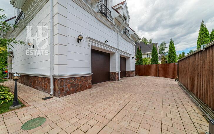 3-этажный коттедж 1 200 м² с отделкой