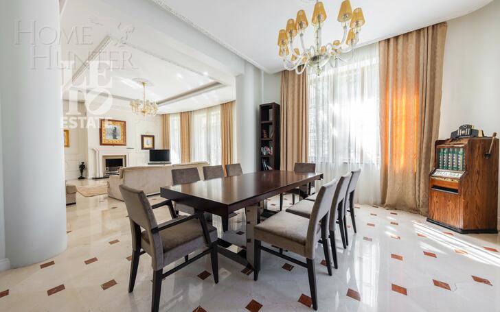 3-этажный коттедж 660 м² с отделкой