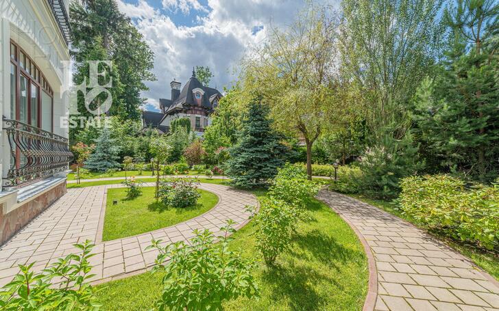 3-этажный коттедж 1 200 м² с отделкой