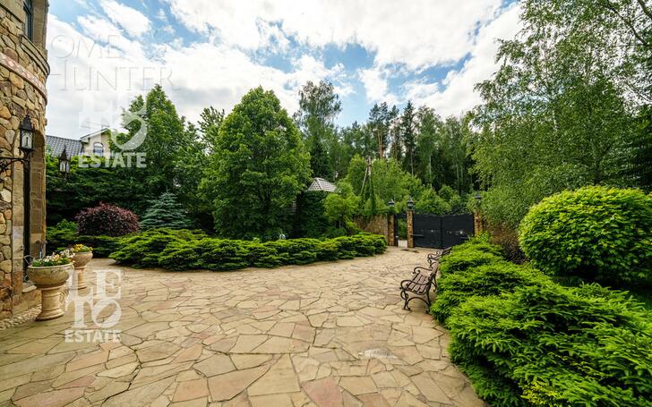 3-этажный коттедж 850 м² с отделкой