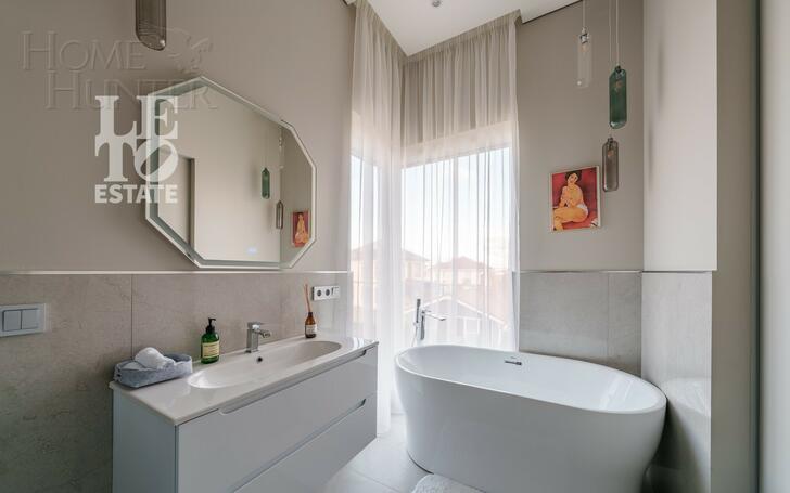 2-этажный коттедж 242.4 м² с отделкой