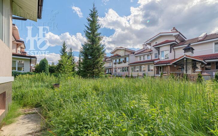 2-этажный таунхаус 330 м² без отделки