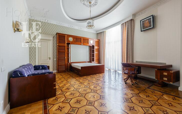 3-этажный коттедж 660 м² с отделкой