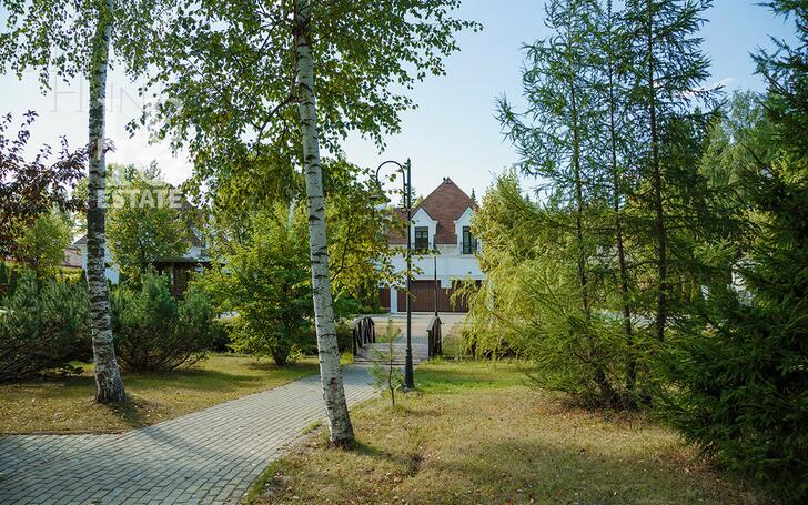 3-этажный коттедж 1 200 м² с отделкой
