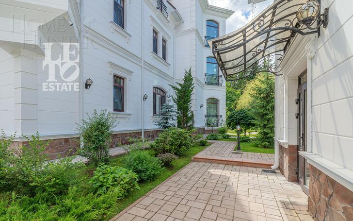 3-этажный коттедж 1 200 м² с отделкой