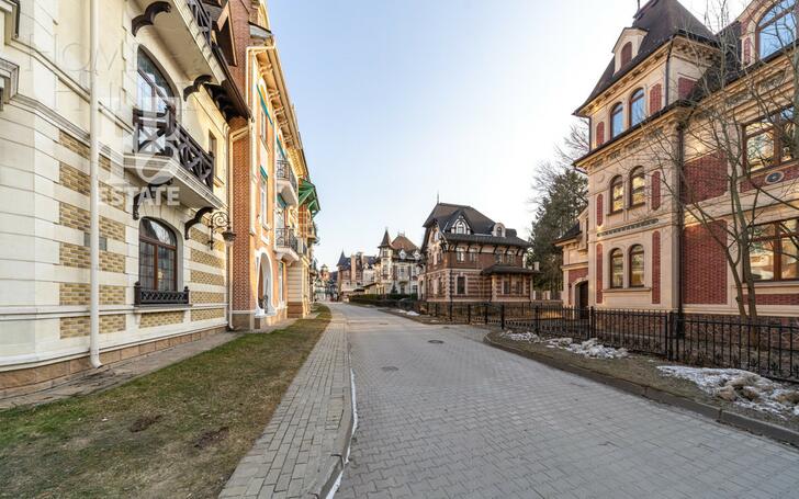 4-этажный таунхаус 395 м² без отделки