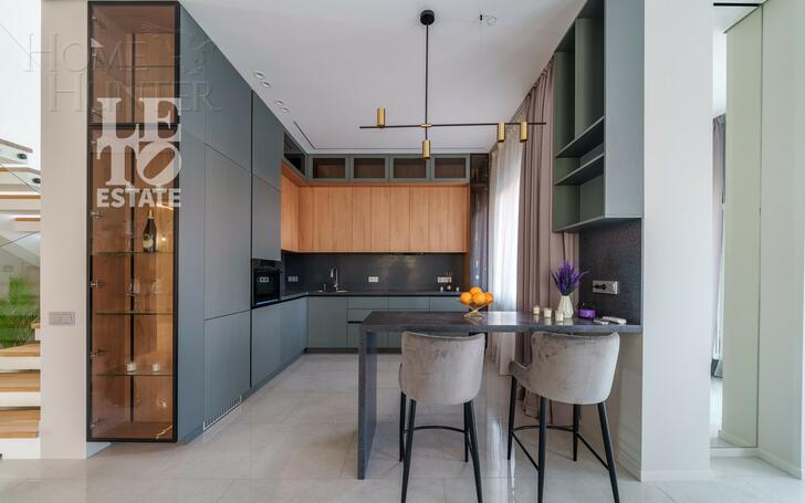 2-этажный коттедж 242.4 м² с отделкой