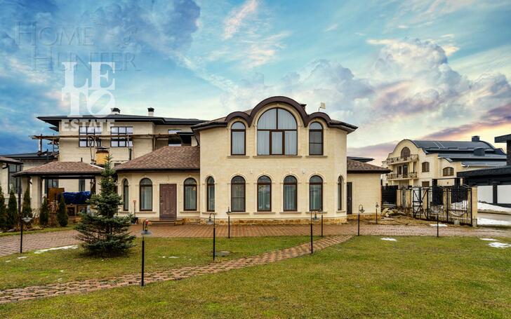 2-этажный коттедж 400 м² с отделкой