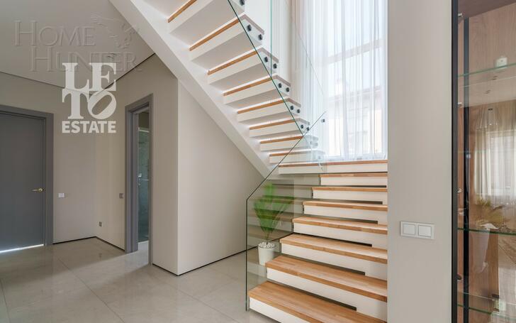 2-этажный коттедж 242.4 м² с отделкой