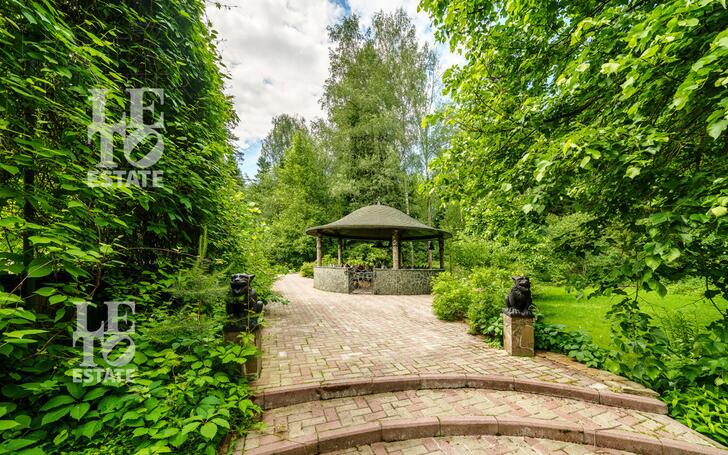 3-этажный коттедж 850 м² с отделкой