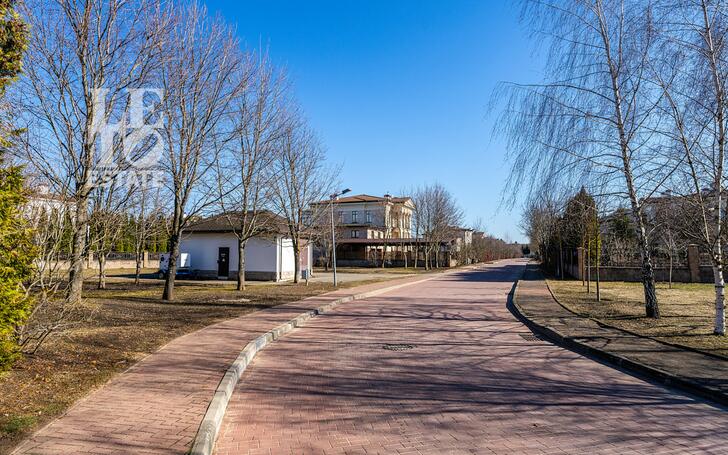 2-этажный коттедж 1 000 м² без отделки