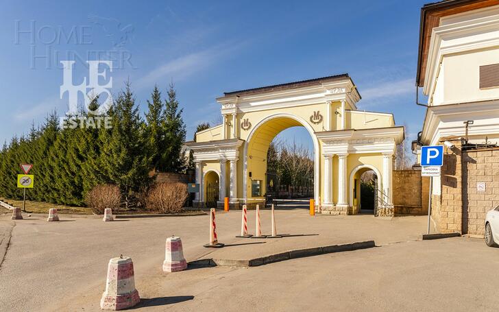 2-этажный коттедж 1 000 м² без отделки