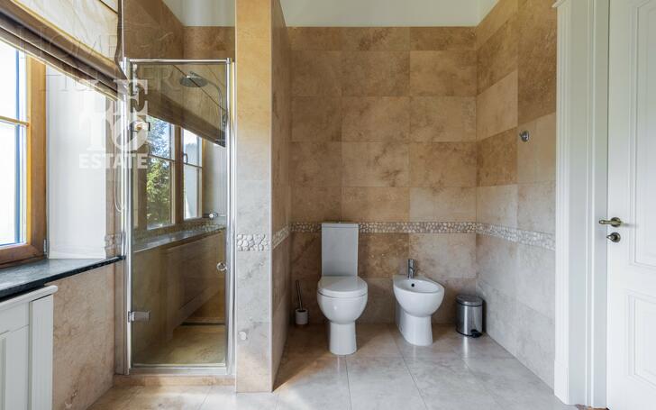 3-этажный коттедж 660 м² с отделкой