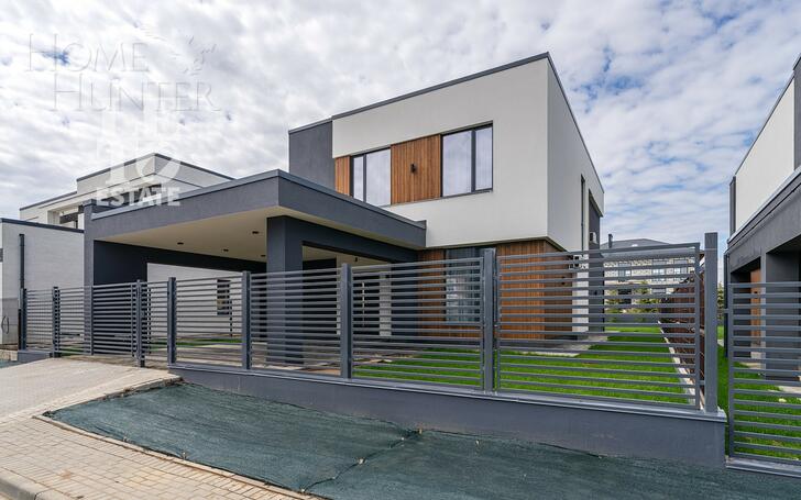 2-этажный коттедж 300 м² с отделкой