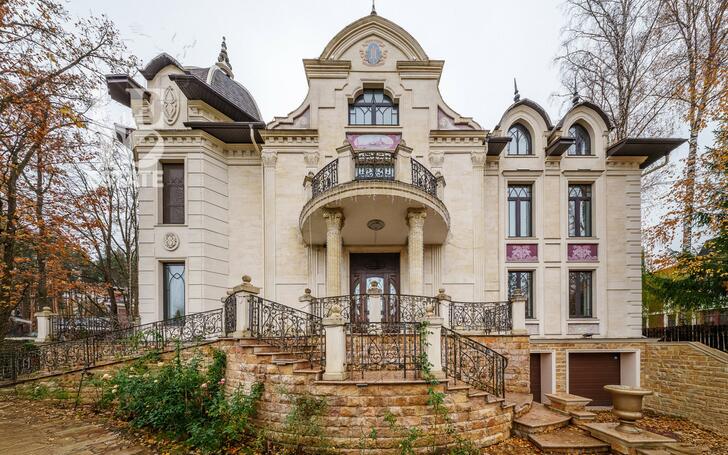 2-этажный коттедж 1 100 м² с отделкой