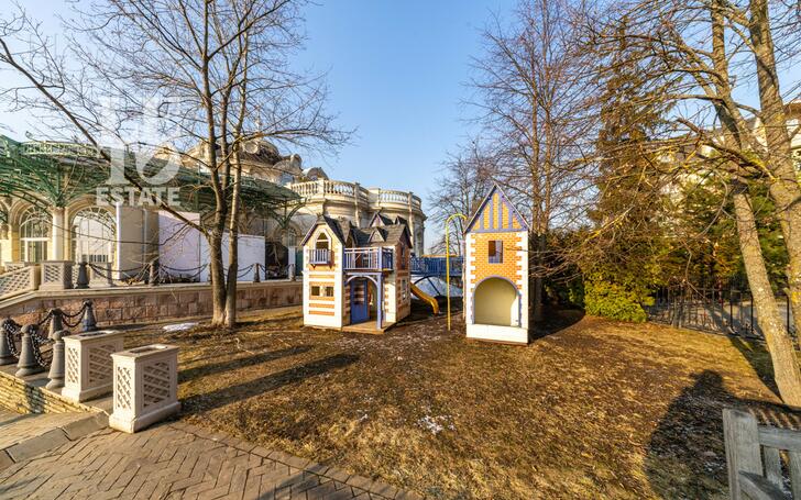 4-этажный таунхаус 395 м² без отделки