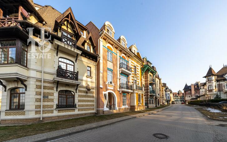 4-этажный таунхаус 395 м² без отделки