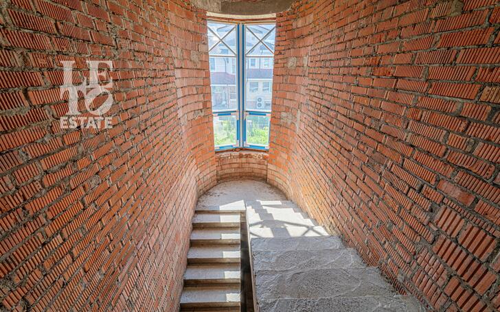 2-этажный таунхаус 330 м² без отделки
