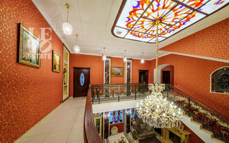 2-этажный коттедж 1 100 м² с отделкой