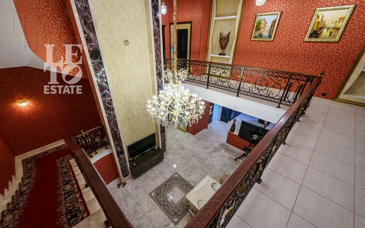 2-этажный коттедж 1 100 м² с отделкой