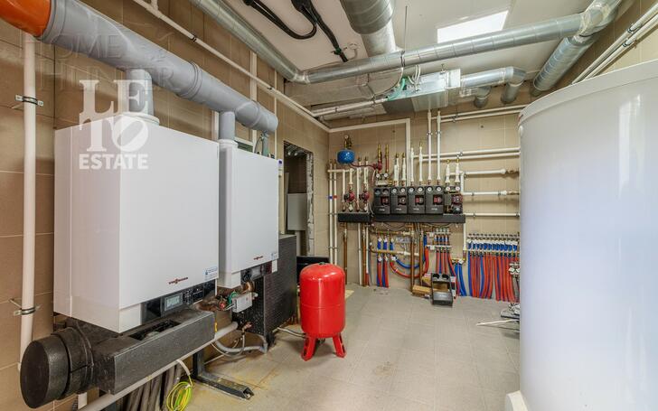 3-этажный коттедж 1 200 м² с отделкой