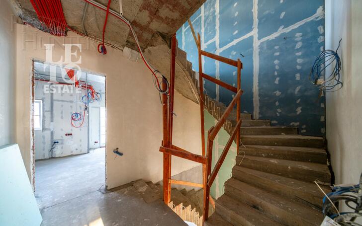 4-этажный таунхаус 395 м² без отделки