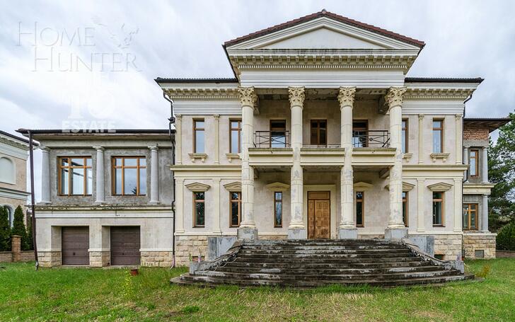 2-этажный коттедж 1 000 м² без отделки