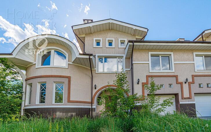 2-этажный таунхаус 330 м² без отделки