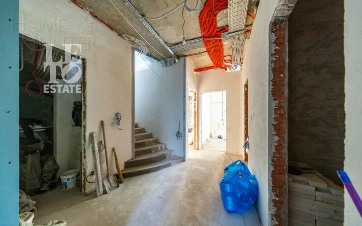 4-этажный таунхаус 395 м² без отделки