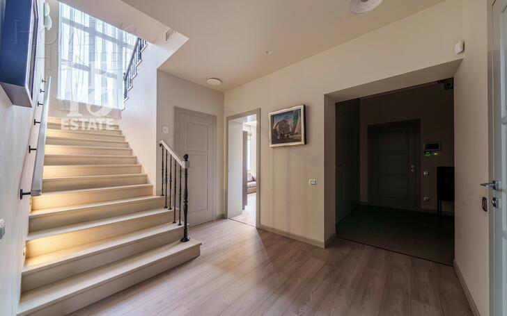 2-этажный коттедж 320 м² с отделкой