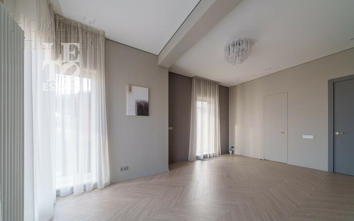 2-этажный коттедж 242.4 м² с отделкой