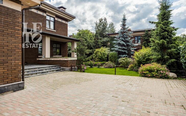 2-этажный коттедж 550 м² с отделкой