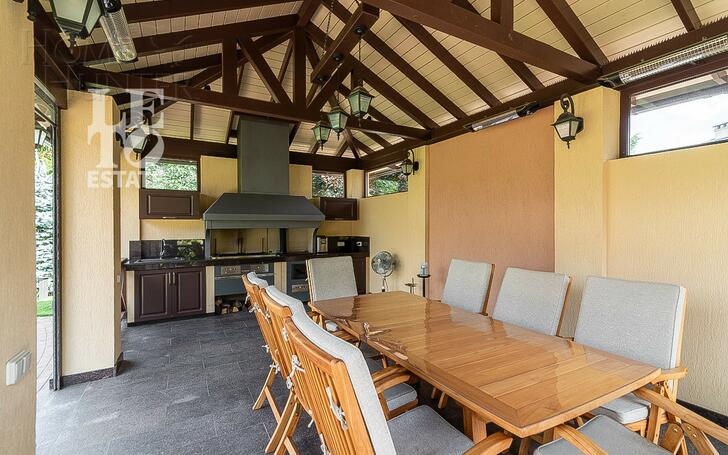 2-этажный коттедж 700 м² с отделкой
