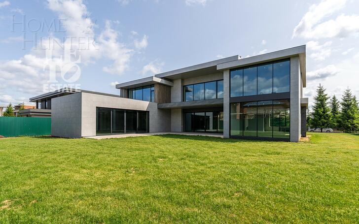 2-этажный коттедж 890 м² без отделки