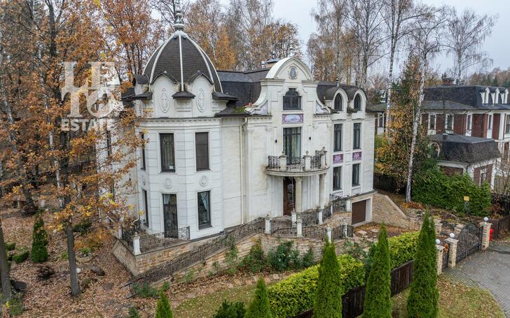 2-этажный коттедж 1 100 м² с отделкой