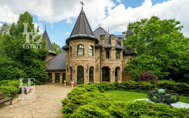 3-этажный коттедж 850 м² с отделкой