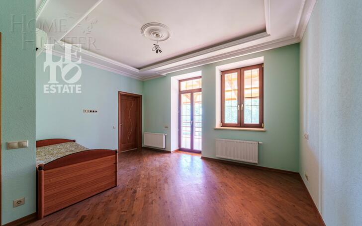 2-этажный коттедж 1 000 м² с отделкой