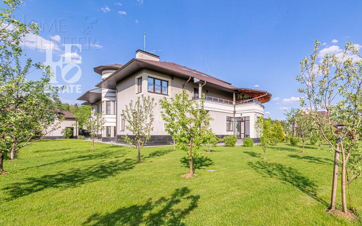 2-этажный коттедж 1 150 м² с отделкой