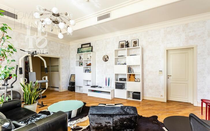 3-этажный коттедж 750 м² с отделкой