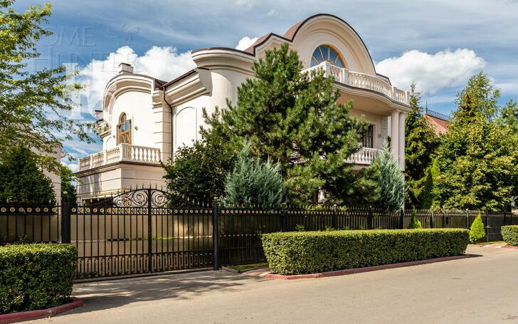 3-этажный коттедж 750 м² с отделкой