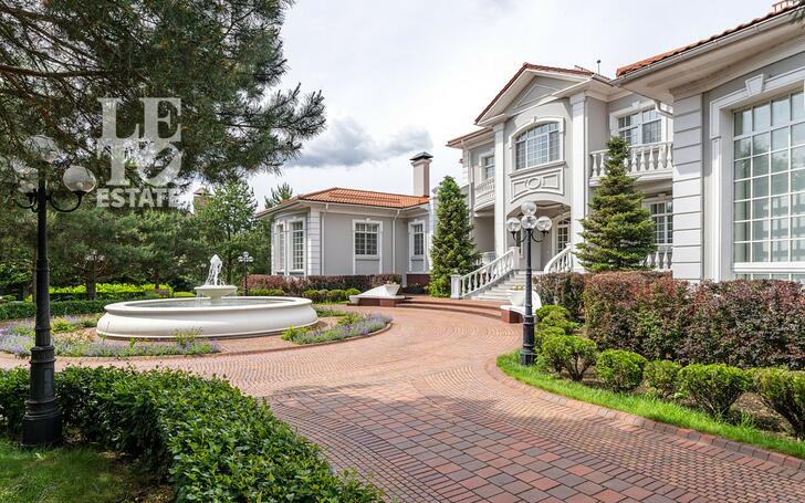 2-этажный коттедж 1 500 м² с отделкой