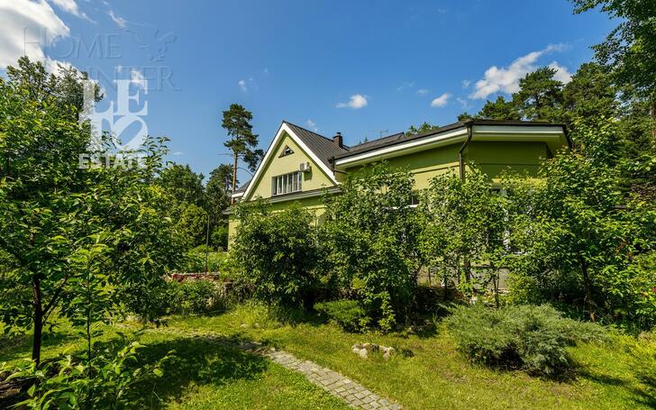 2-этажный коттедж 675.8 м² с отделкой