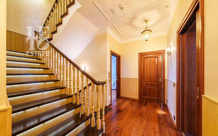 3-этажный коттедж 500 м² с отделкой