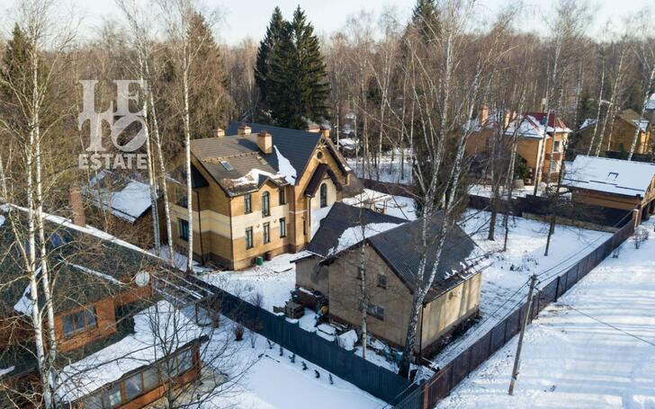 3-этажный коттедж 950 м² без отделки