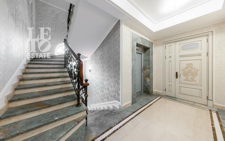 2-этажный коттедж 1 700 м² с отделкой